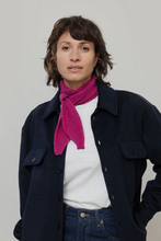Charger l'image dans la galerie, Sophie scarf en cachemire recyclé - Dina - Pink Geranio