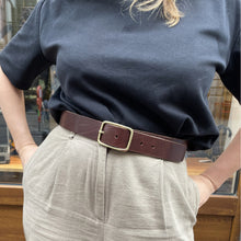 Charger l'image dans la galerie, PRÉCOMMANDE - Ceinture Gaidheal Leather x WeCo - Cuir CHOCOLAT
