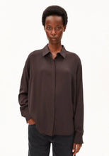 Charger l'image dans la galerie, Blouse en viscose lenzing ecovero Armedangels WeCo Store
