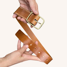 Charger l'image dans la galerie, PRÉCOMMANDE - Ceinture Gaidheal Leather x WeCo - Cuir CAMEL
