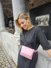 Charger l'image dans la galerie, Sac kangaroo belt - bag vegan
