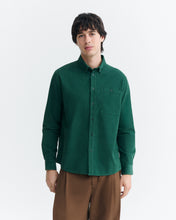 Charger l'image dans la galerie, Chemise homme velours côtelé vert sapin thinking mu weco store
