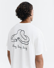 Charger l'image dans la galerie, T-shirt en coton bio imprimé long hug Thinking Mu chez WeCo Store
