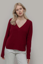 Charger l'image dans la galerie, Pull col V - Manon red vinaccia
