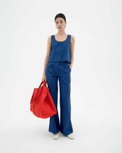 Charger l'image dans la galerie, Pantalon en seersucker - Manolita cobalt
